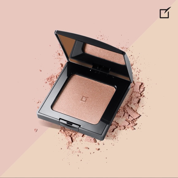 Compact Powder Highlighter / Polvo Iluminador Compacto - Picture 5 of 6